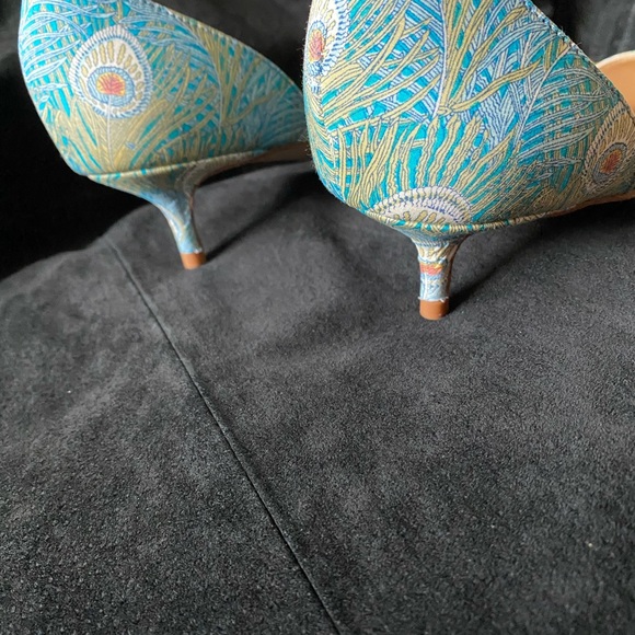 Butter Peacock Leather Kitten Heel shoes.  Never worn - Picture 5 of 8